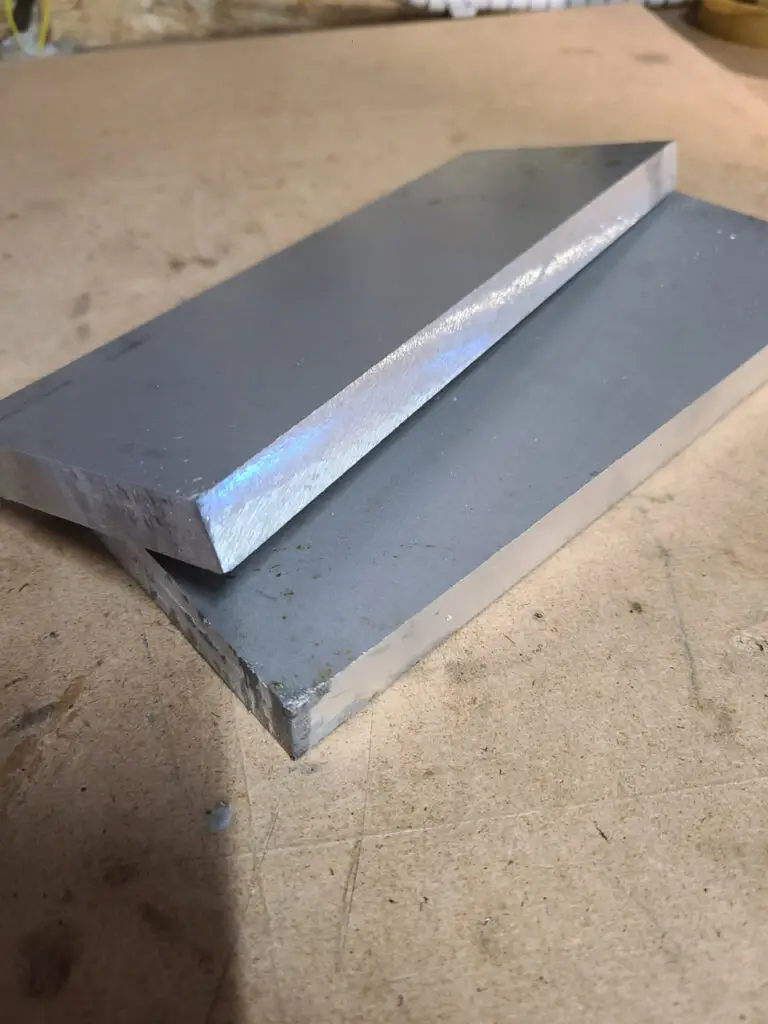 Die beiden Aluminiumplatten vor Beginn der Bearbeitung