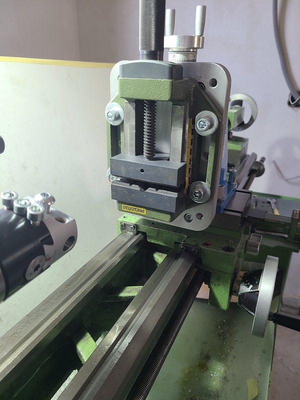 Vertical Milling Slide – Adapter Plate for a Vise on the Emcomat 8.6 Lathe